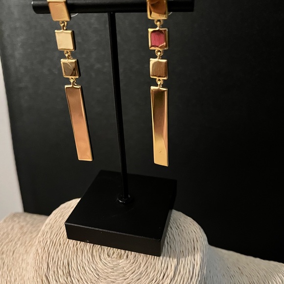 VINCE CAMUTO PRE-LOVED YELLOW GOLD-PLATED SQUARE SHAPE STYLE LINEAR EARRINGS - Picture 1 of 13